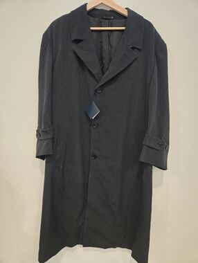 Brooks Brothers Men’s wool blend charcoal coat size 42 sleeve lenght is 20 in